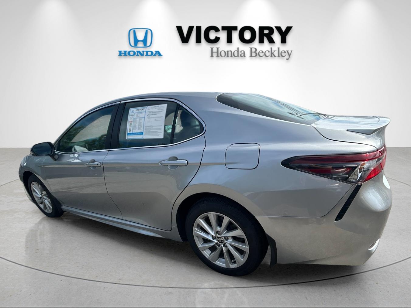 Used 2024  Toyota SE image 3