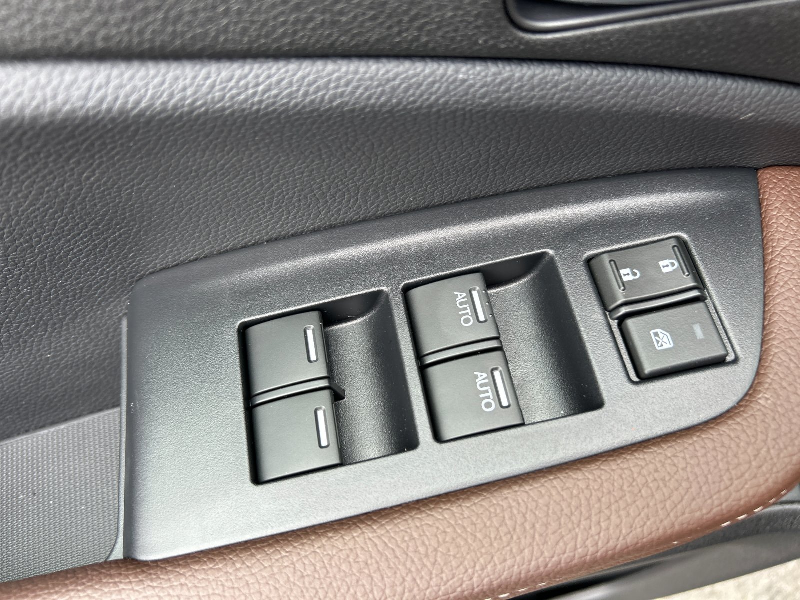 New 2025 Crystal Black Pearl Honda AWD RTL image 13