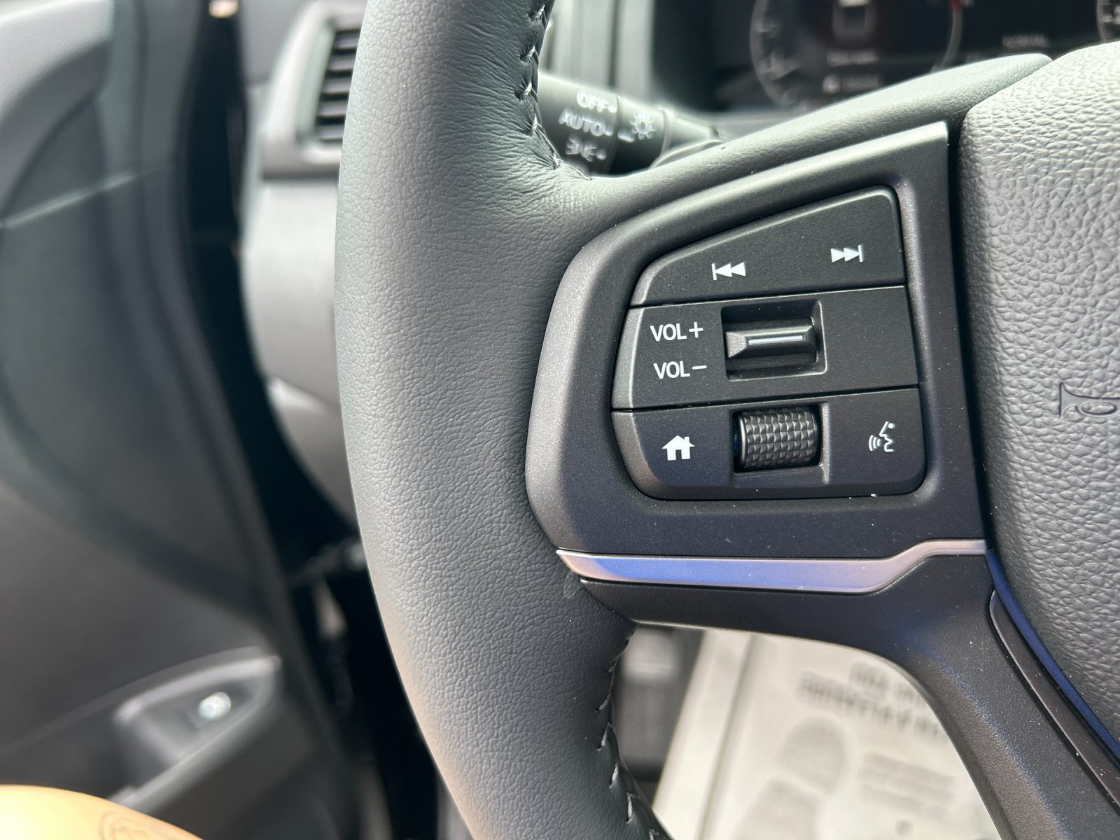 New 2025 Crystal Black Pearl Honda AWD RTL image 28
