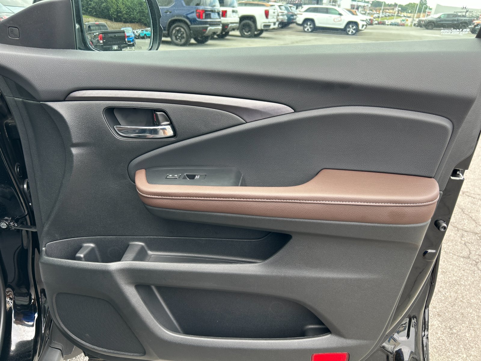 New 2025 Crystal Black Pearl Honda AWD RTL image 20