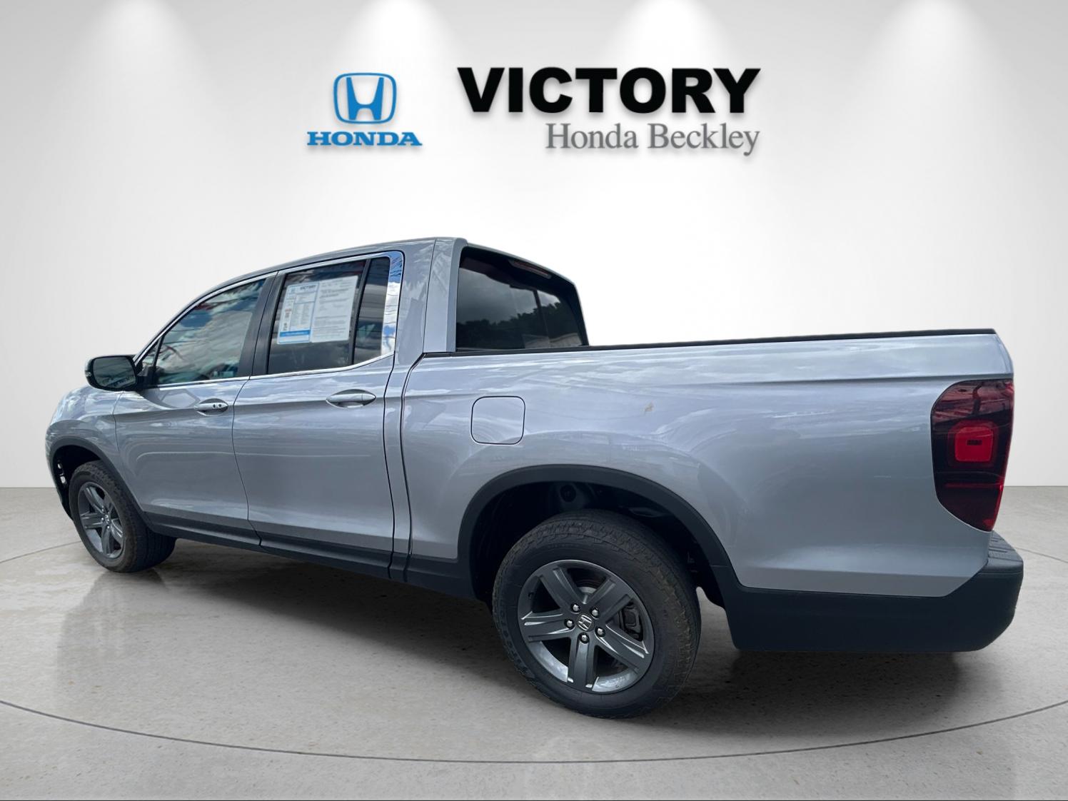 Used 2023 Lunar Silver Metallic Honda RTL image 3