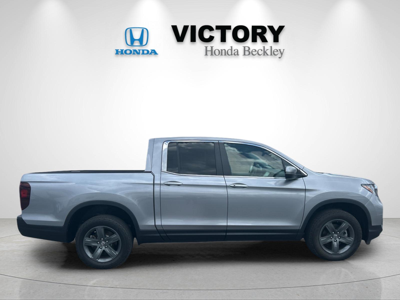 Used 2023 Lunar Silver Metallic Honda RTL image 6