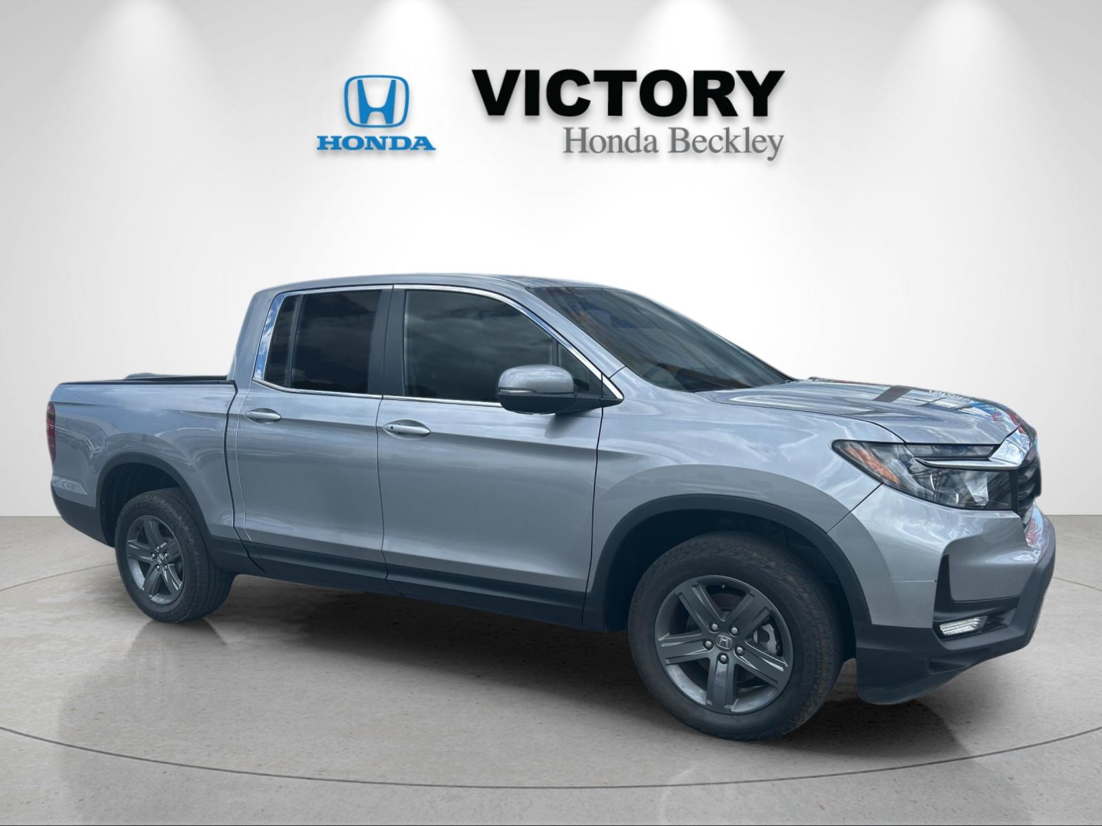 Used 2023 Lunar Silver Metallic Honda RTL image 7