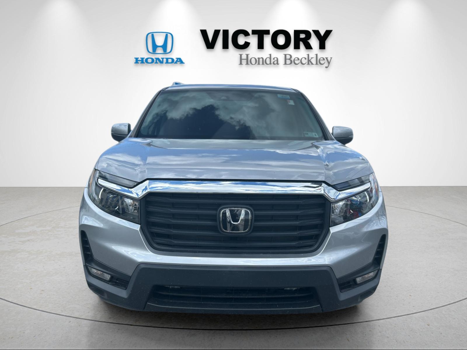 Used 2023 Lunar Silver Metallic Honda RTL image 8