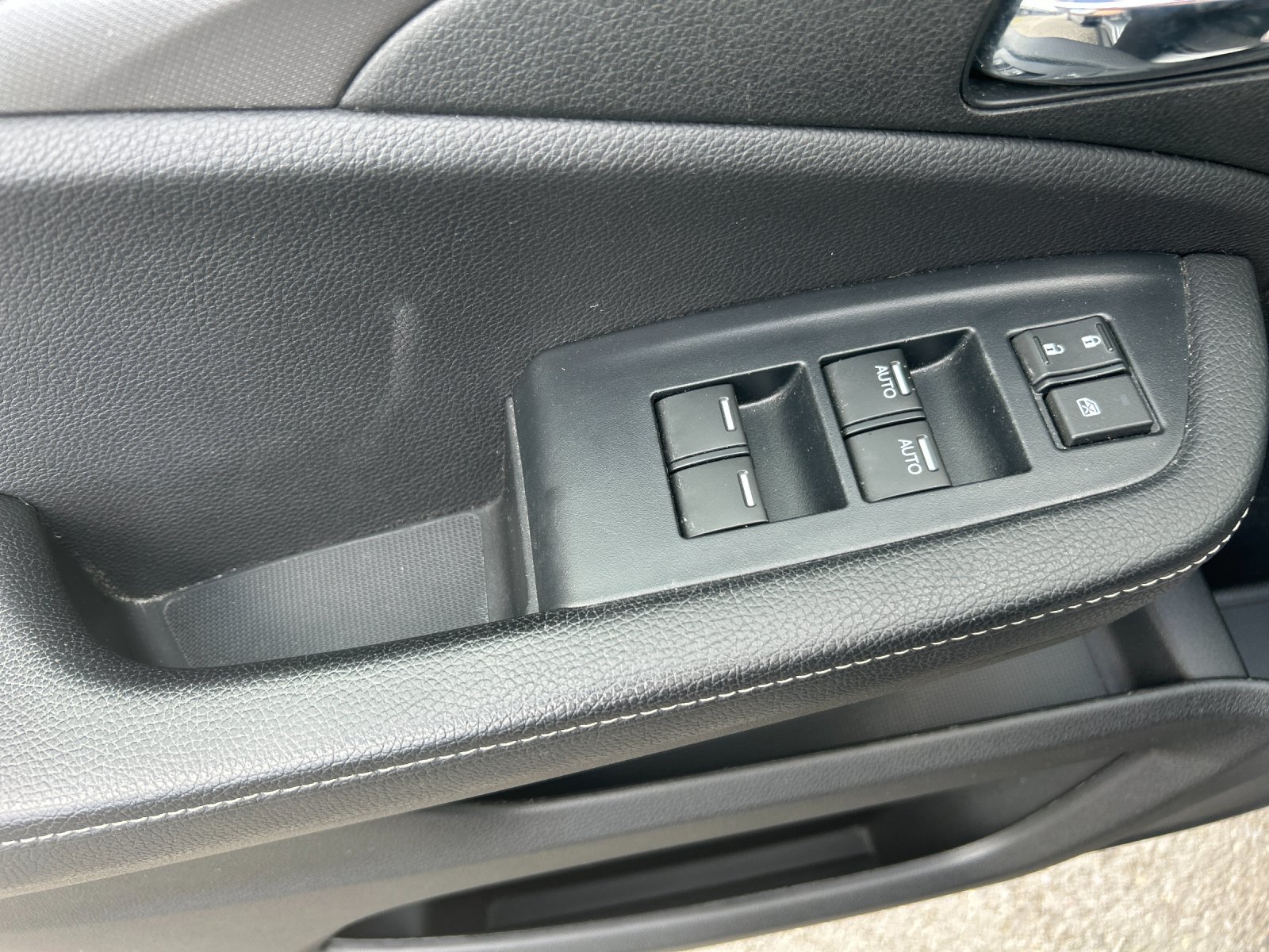 Used 2023 Lunar Silver Metallic Honda RTL image 13