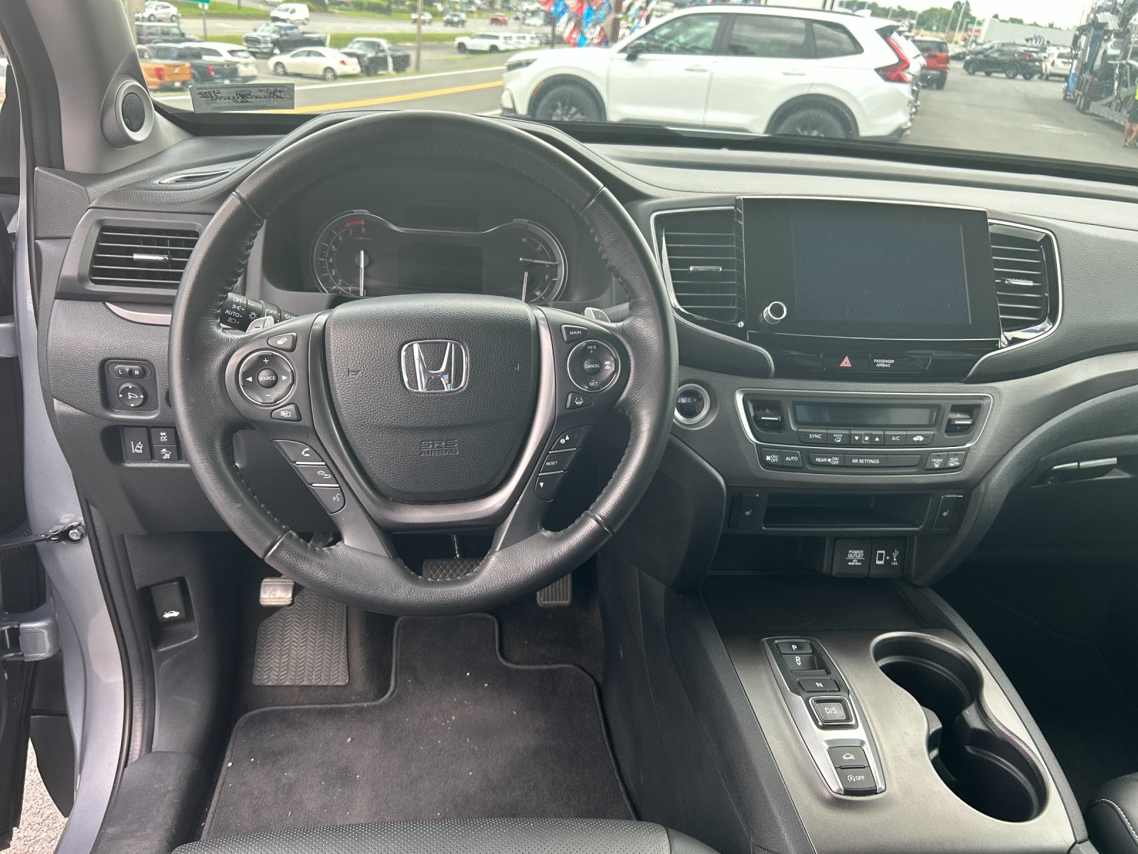 Used 2023 Lunar Silver Metallic Honda RTL image 17