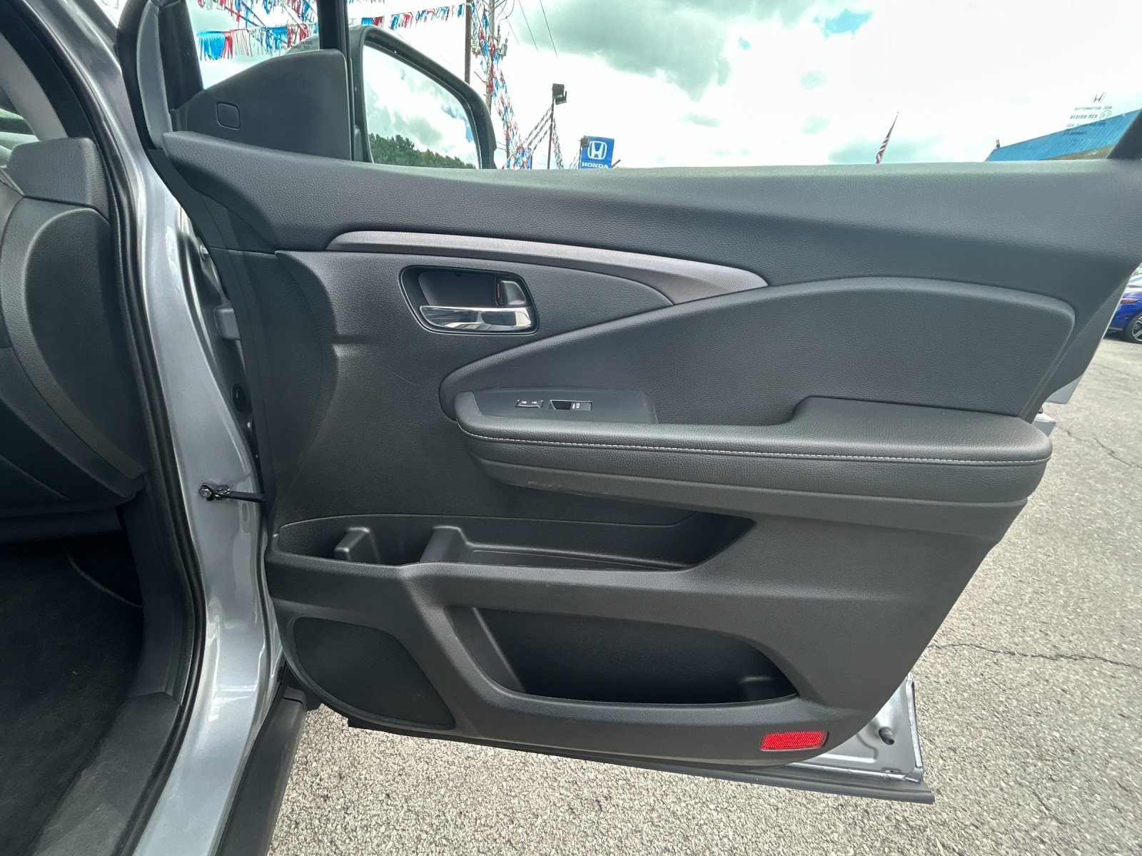 Used 2023 Lunar Silver Metallic Honda RTL image 20