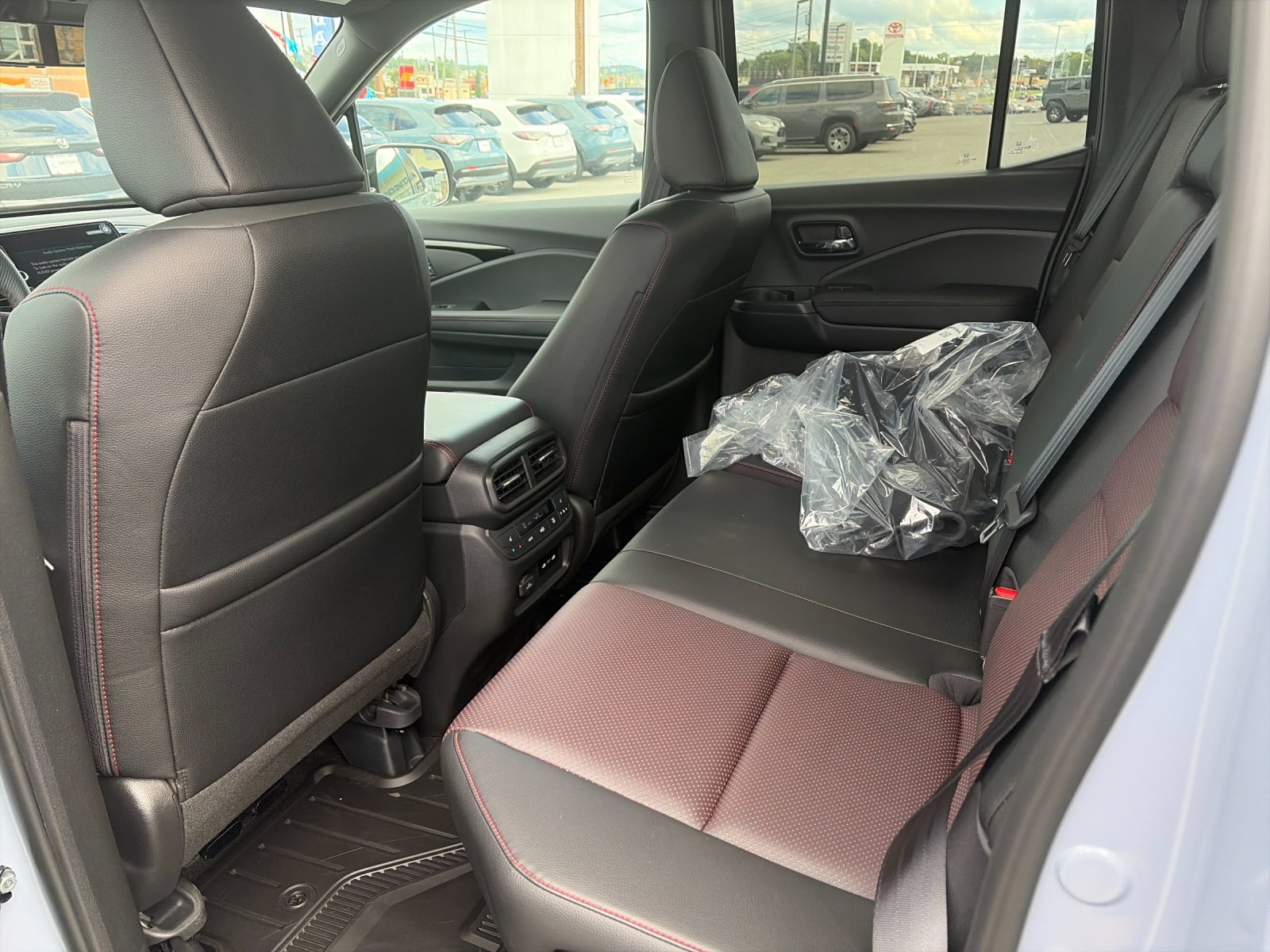 2026 Honda Ridgeline Black Edition - Photo 14