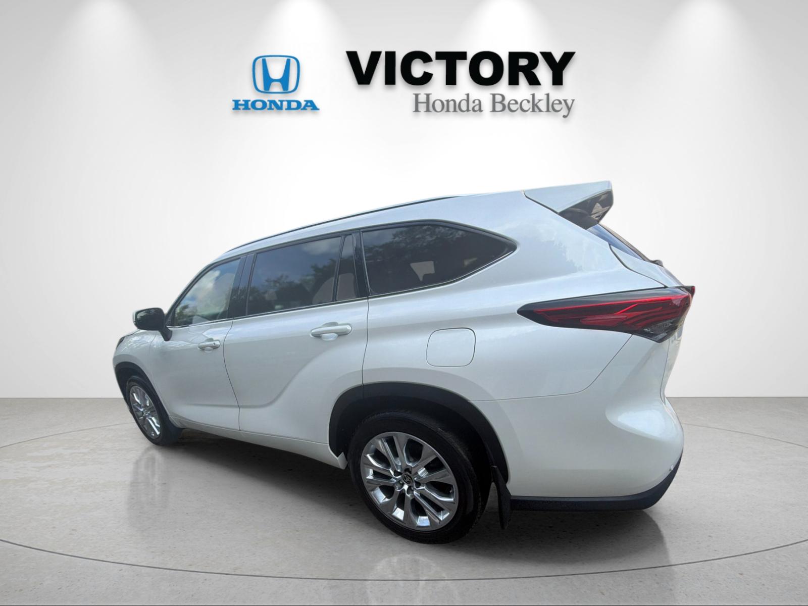 Used 2021 Blizzard Pearl Toyota Limited image 3