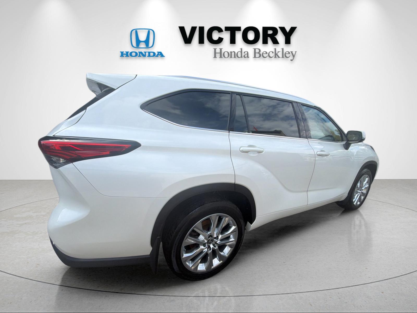 Used 2021 Blizzard Pearl Toyota Limited image 5