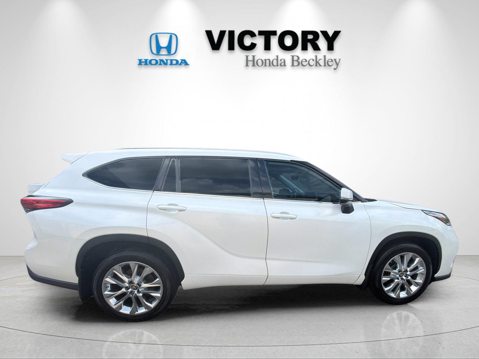 Used 2021 Blizzard Pearl Toyota Limited image 6