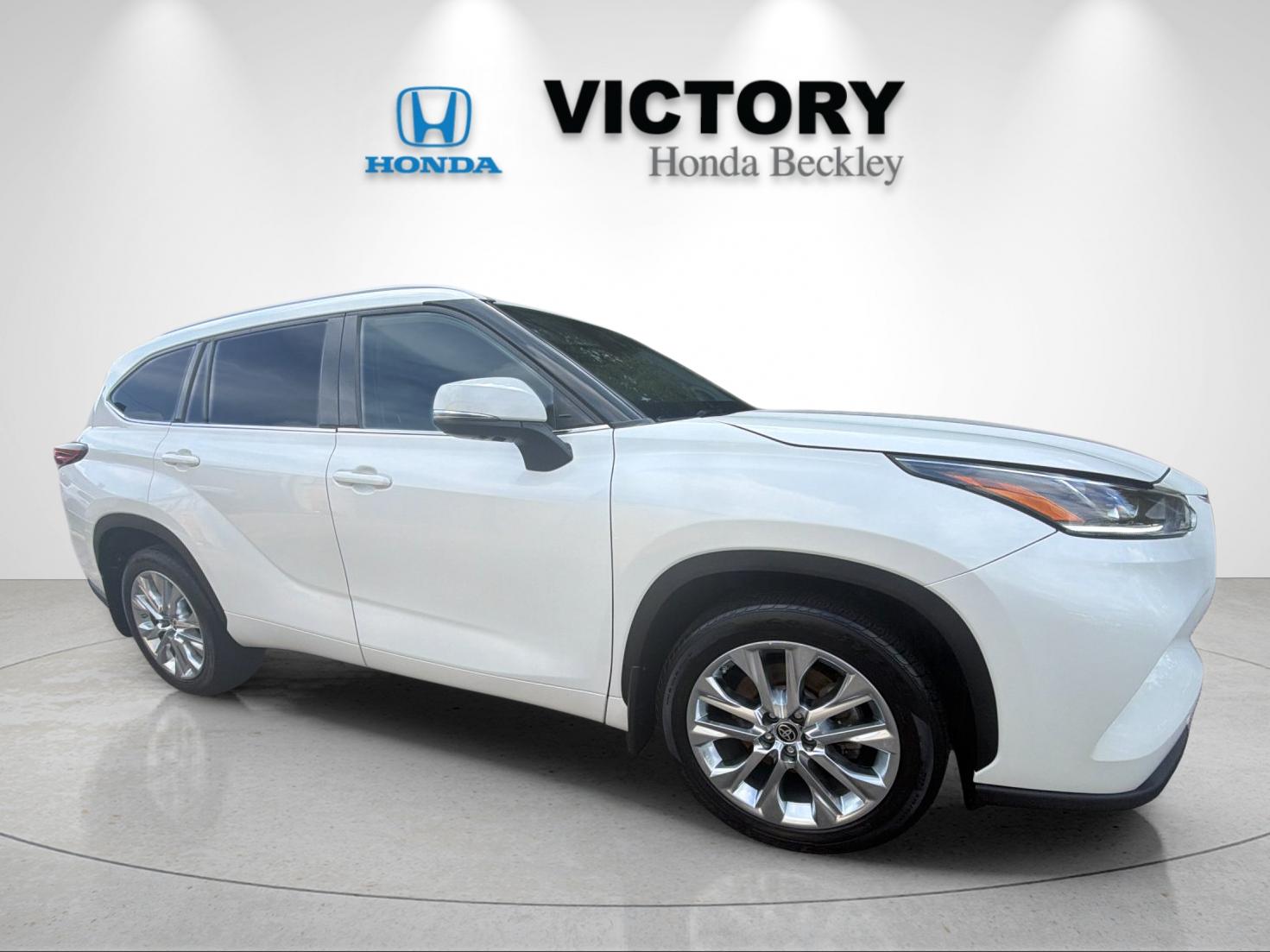 Used 2021 Blizzard Pearl Toyota Limited image 7