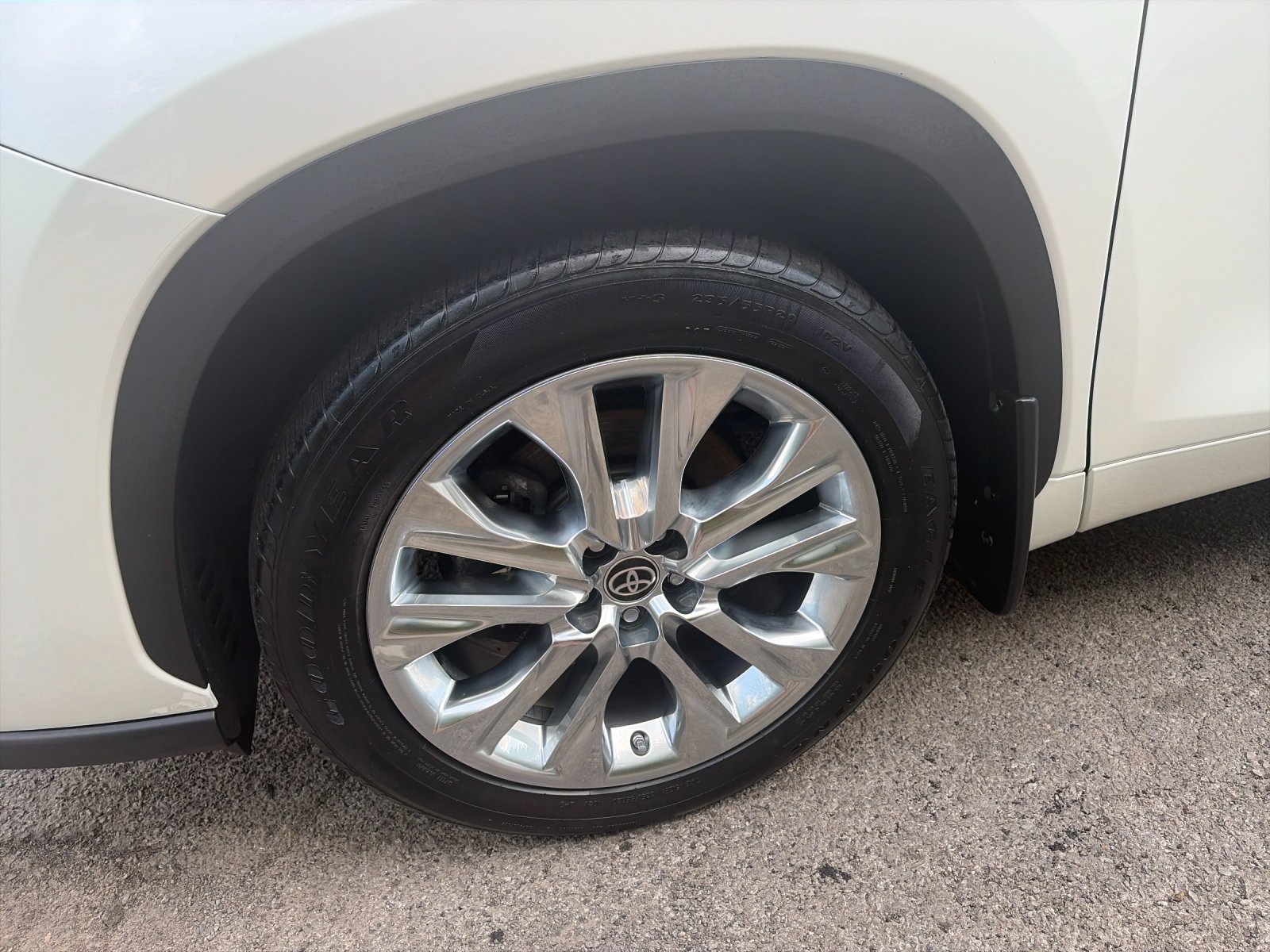Used 2021 Blizzard Pearl Toyota Limited image 9