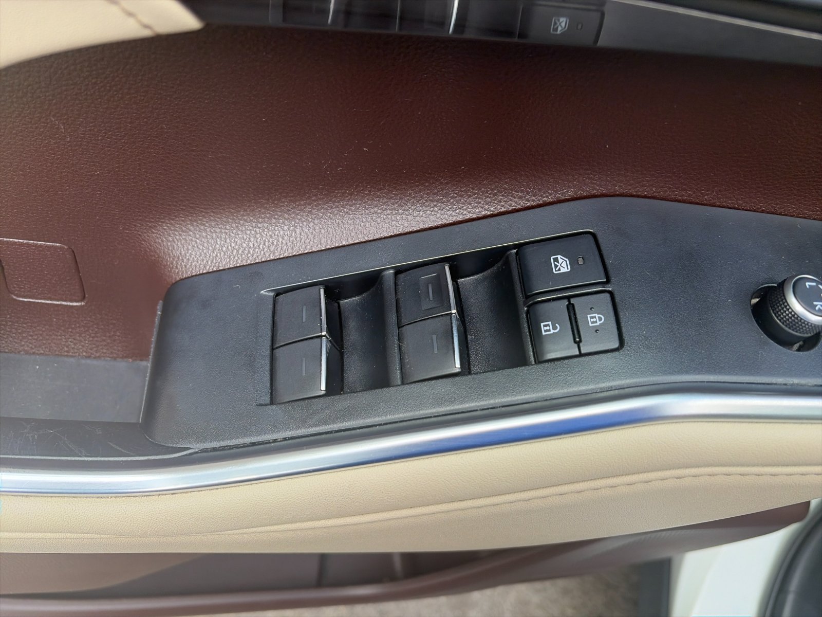 Used 2021 Blizzard Pearl Toyota Limited image 13