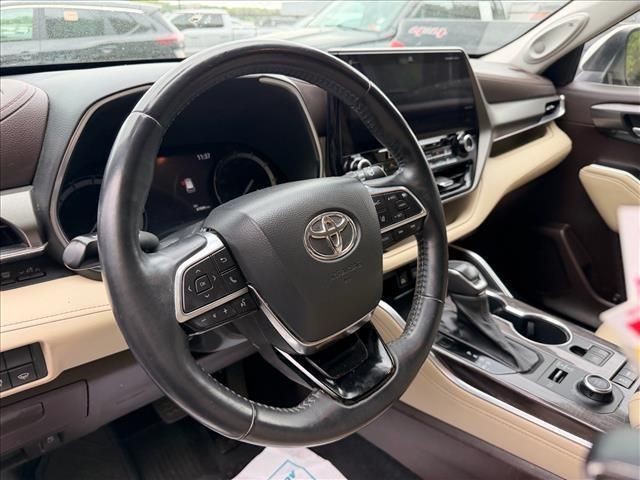 Used 2021 Blizzard Pearl Toyota Limited image 3