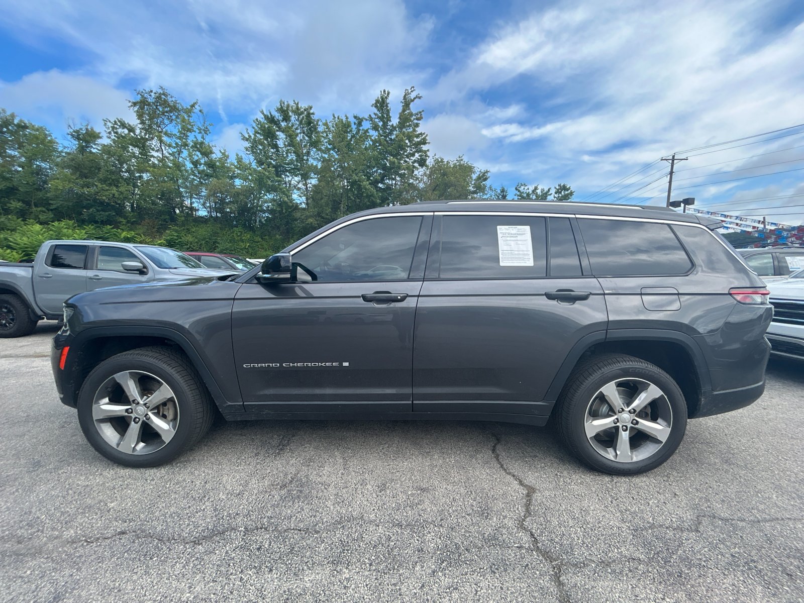 Used 2022 Gray Metallic Jeep Limited image 2