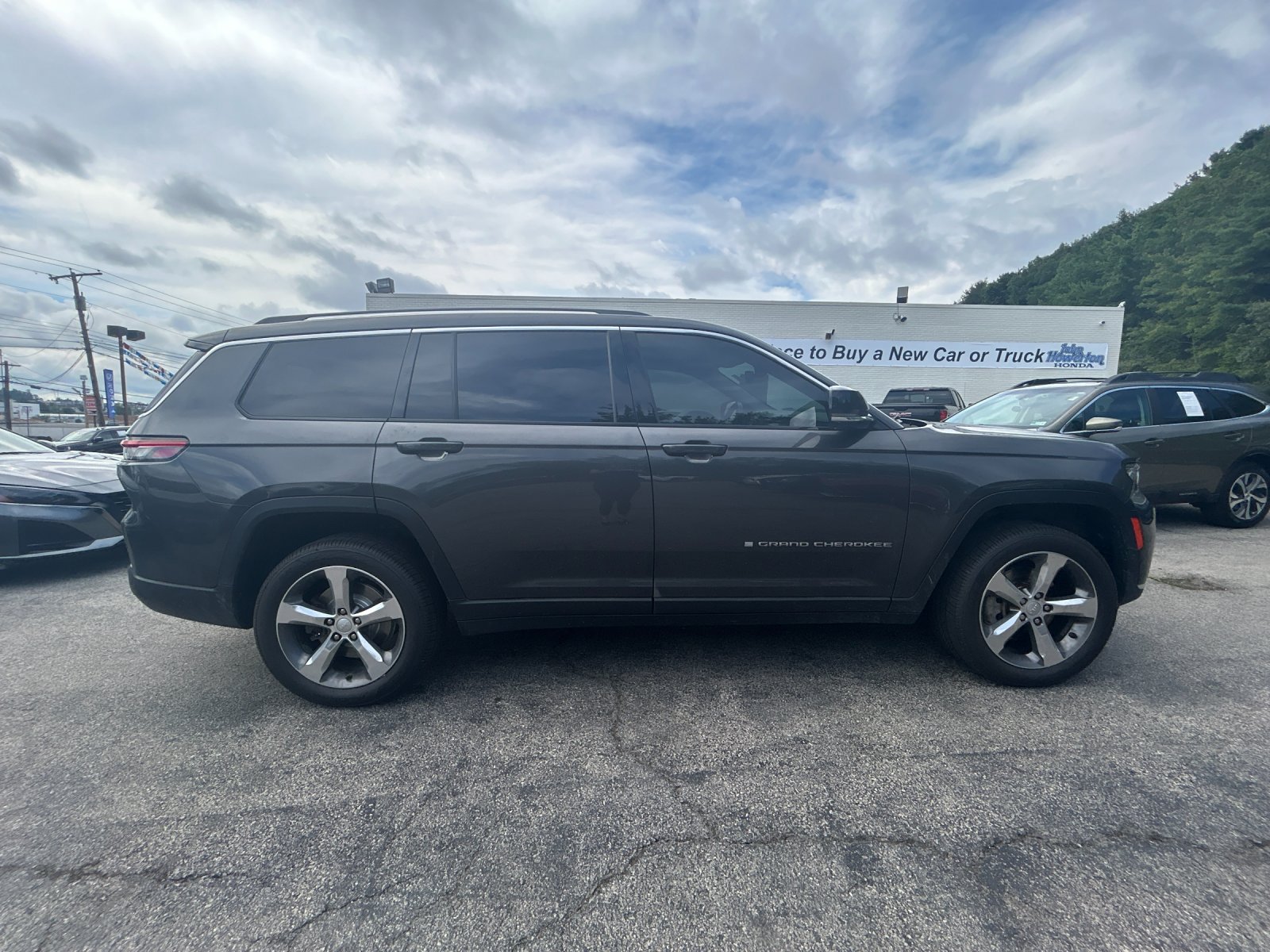Used 2022 Gray Metallic Jeep Limited image 6