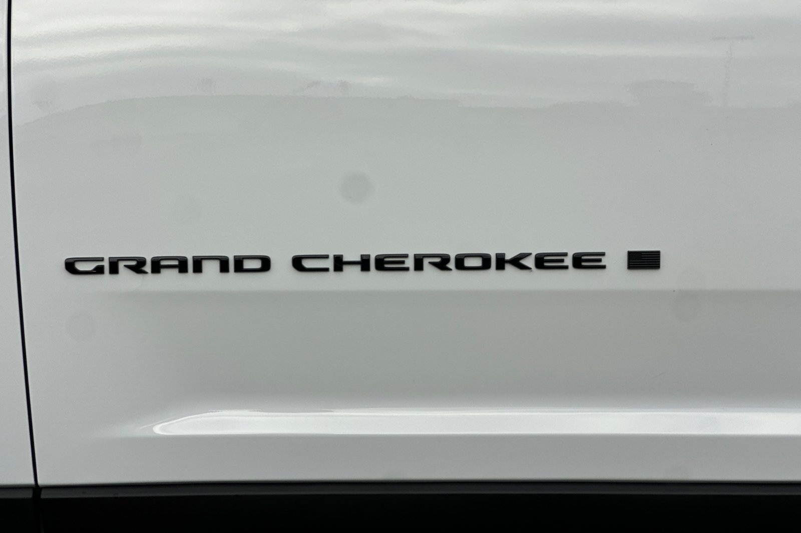 New 2026 Bright White Clear-Coat Exterior Paint Jeep Limited image 27
