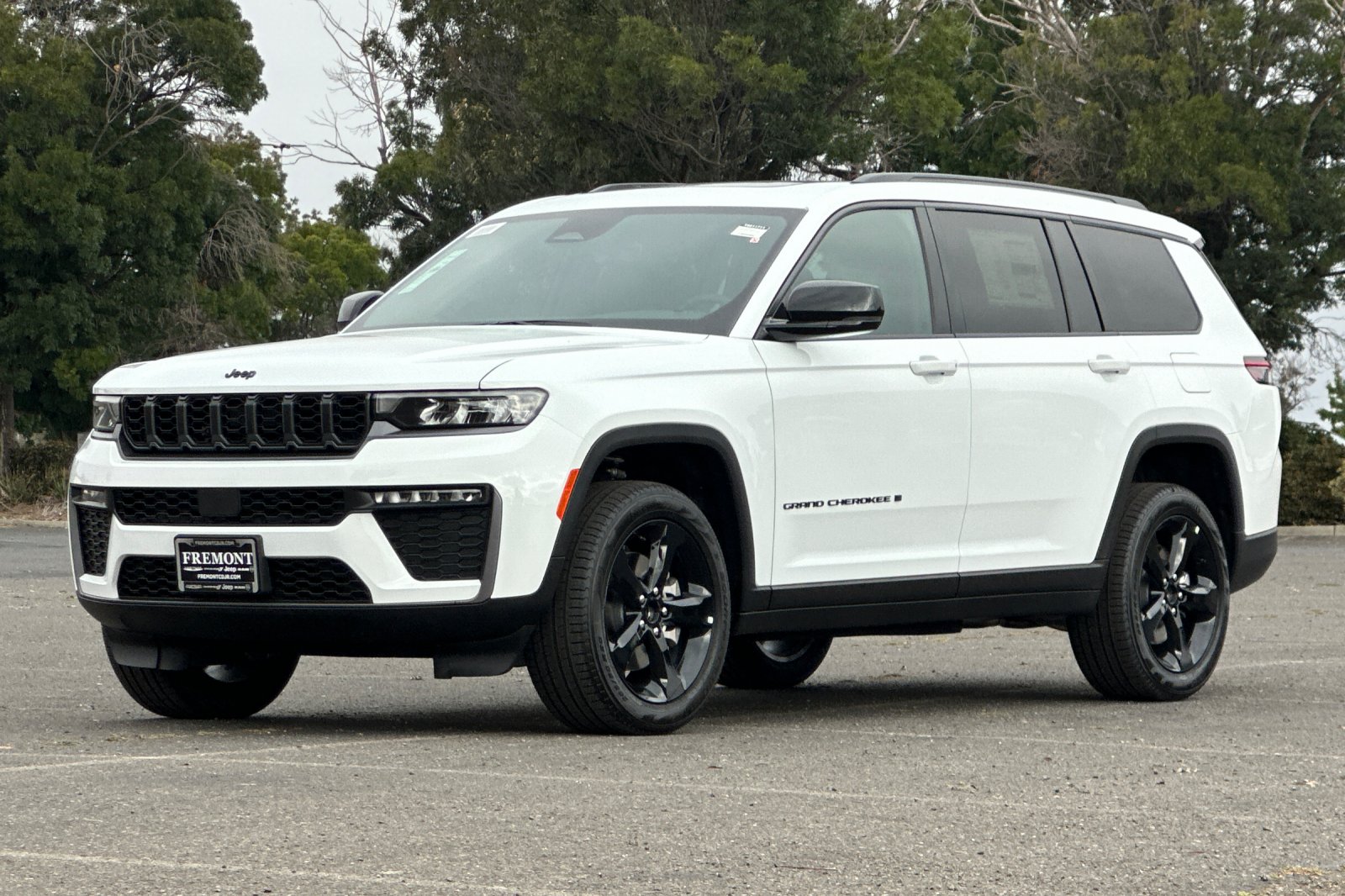 New 2026 Bright White Clear-Coat Exterior Paint Jeep Limited image 7
