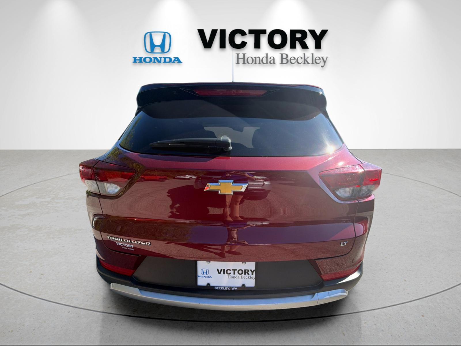 Used 2023 Crimson Chevrolet LT image 4