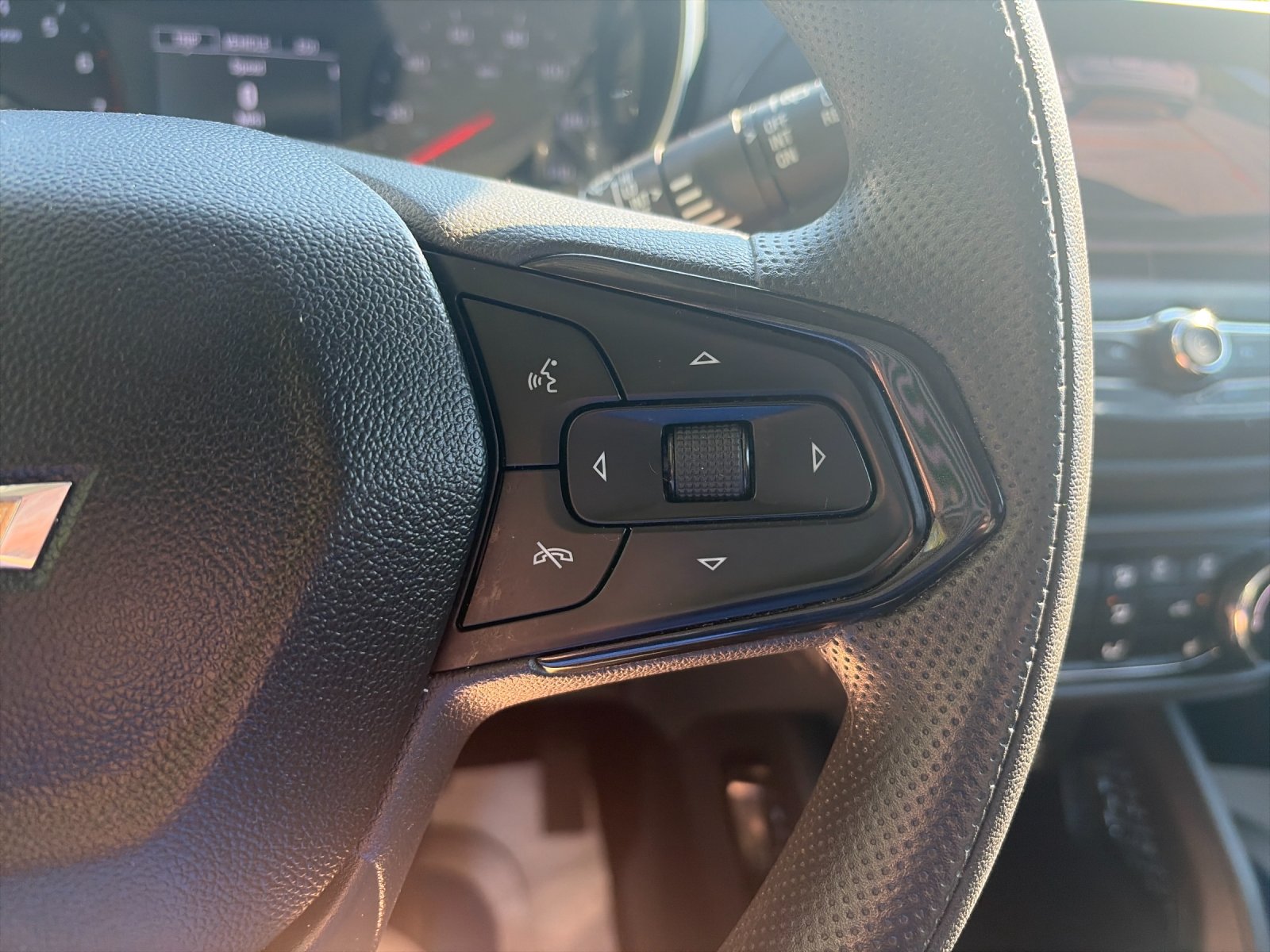 Used 2023 Crimson Chevrolet LT image 29
