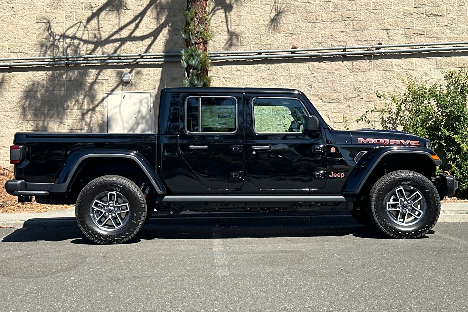 New 2026 Black Clear-Coat Exterior Paint Jeep Mojave X image 2