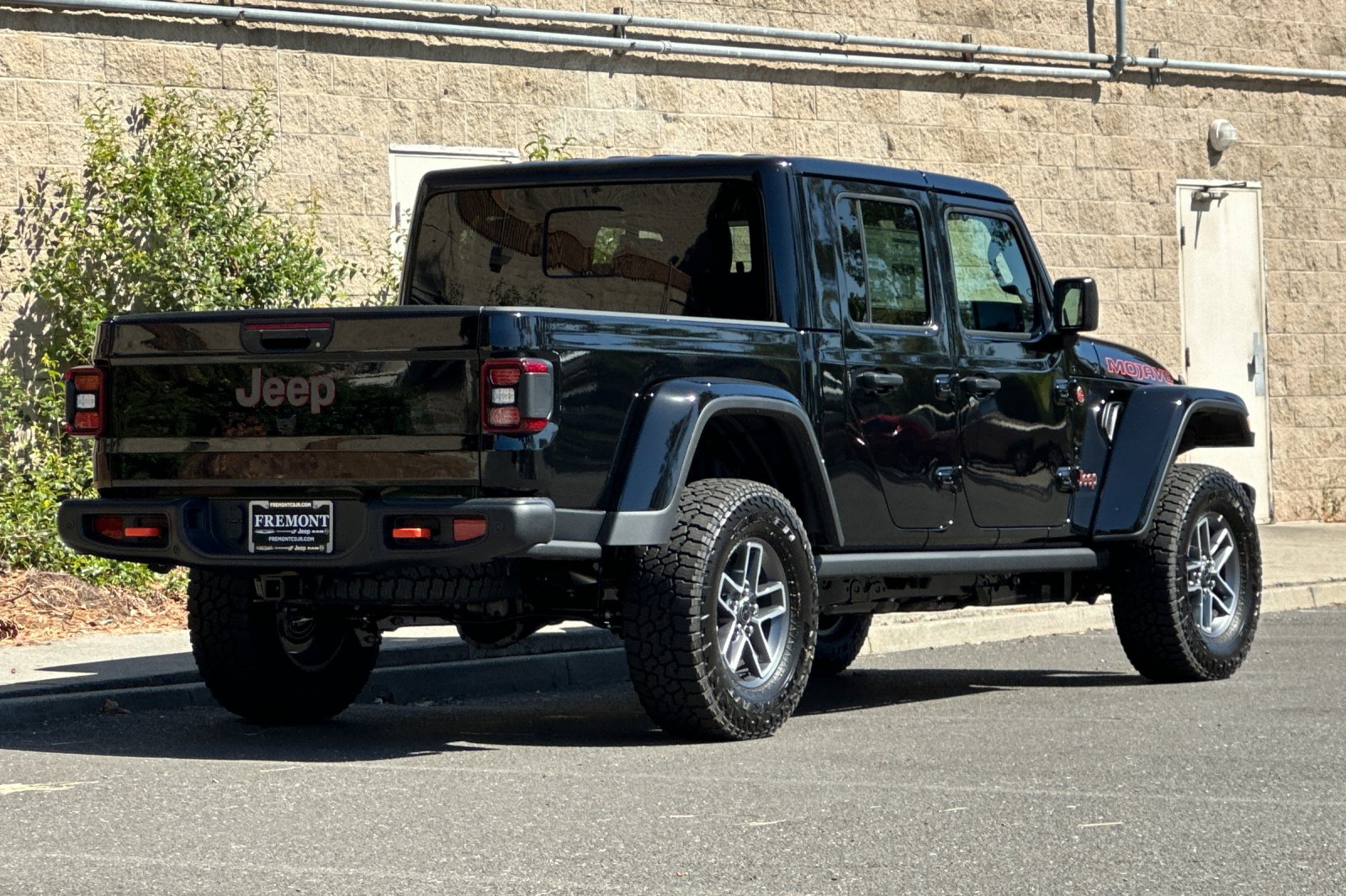 New 2026 Black Clear-Coat Exterior Paint Jeep Mojave X image 3