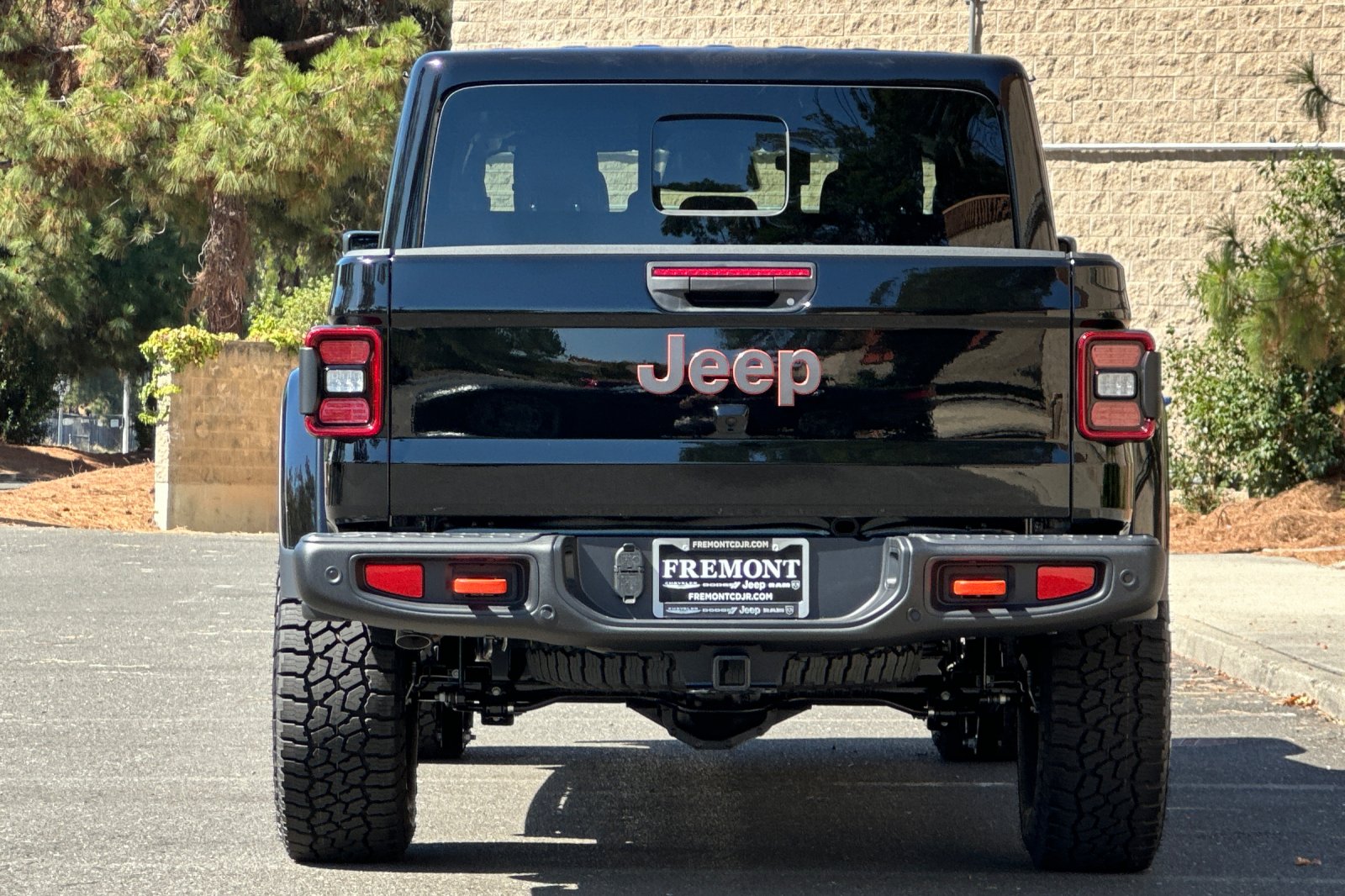 New 2026 Black Clear-Coat Exterior Paint Jeep Mojave X image 4