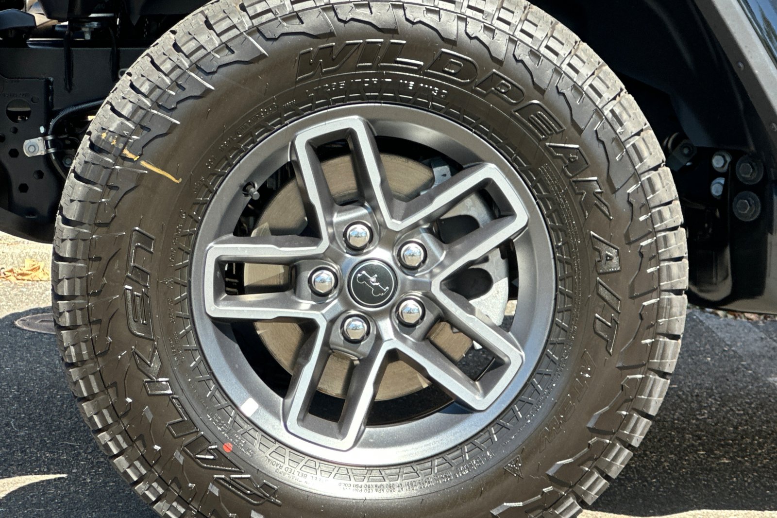 New 2026 Black Clear-Coat Exterior Paint Jeep Mojave X image 24