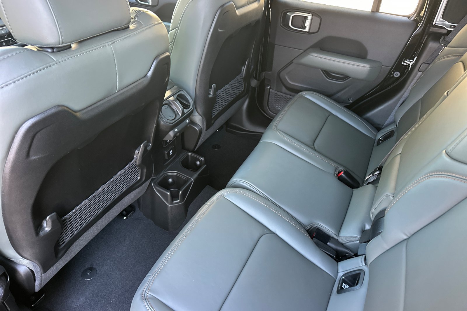 New 2026 Black Clear-Coat Exterior Paint Jeep Mojave X image 11
