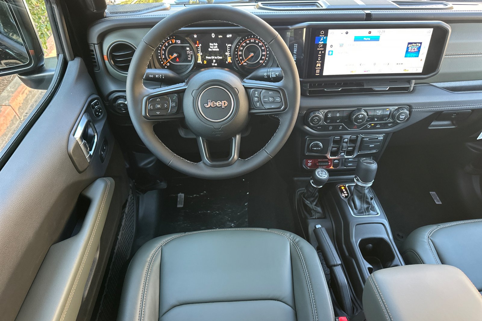 New 2026 Black Clear-Coat Exterior Paint Jeep Mojave X image 13