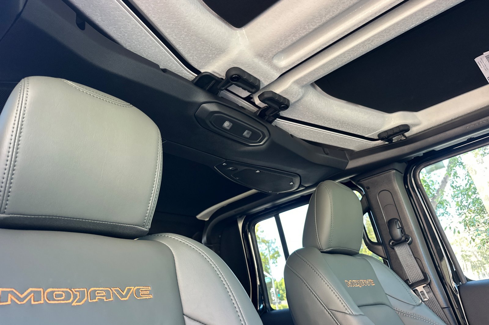 New 2026 Black Clear-Coat Exterior Paint Jeep Mojave X image 15