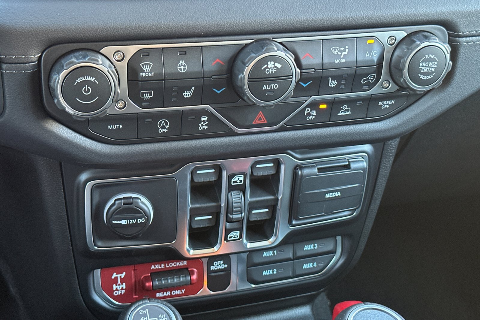 New 2026 Black Clear-Coat Exterior Paint Jeep Mojave X image 19