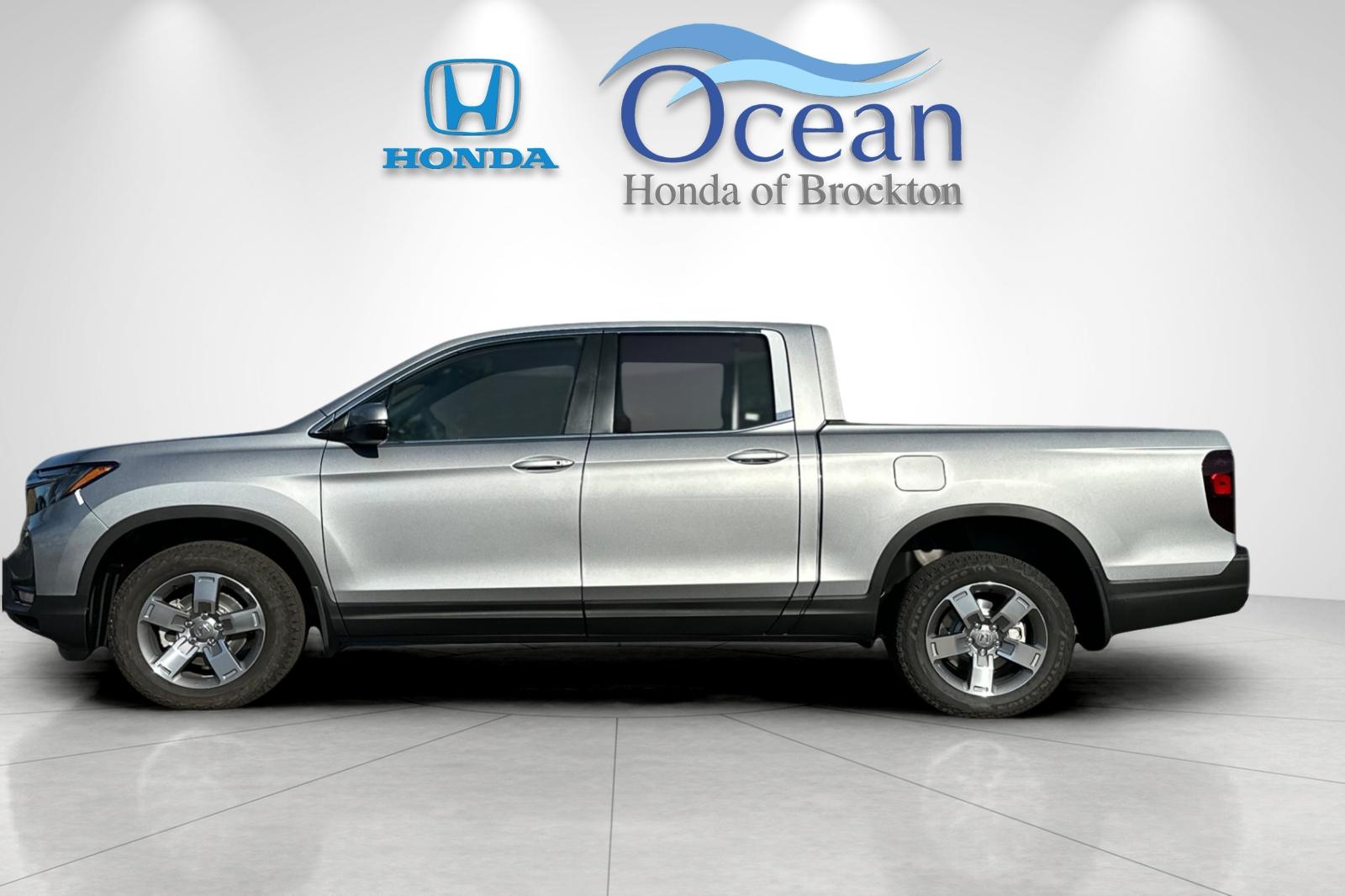 New 2026 Silver Honda RTL image 2
