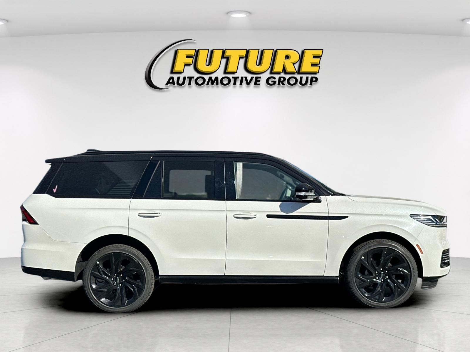 New 2027 Pristine White Metallic Tri-Coat Lincoln Black Label image 2
