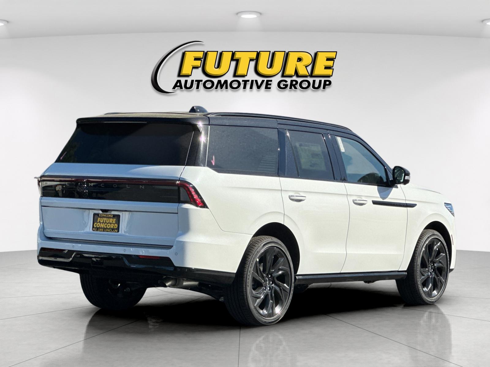 New 2027 Pristine White Metallic Tri-Coat Lincoln Black Label image 3