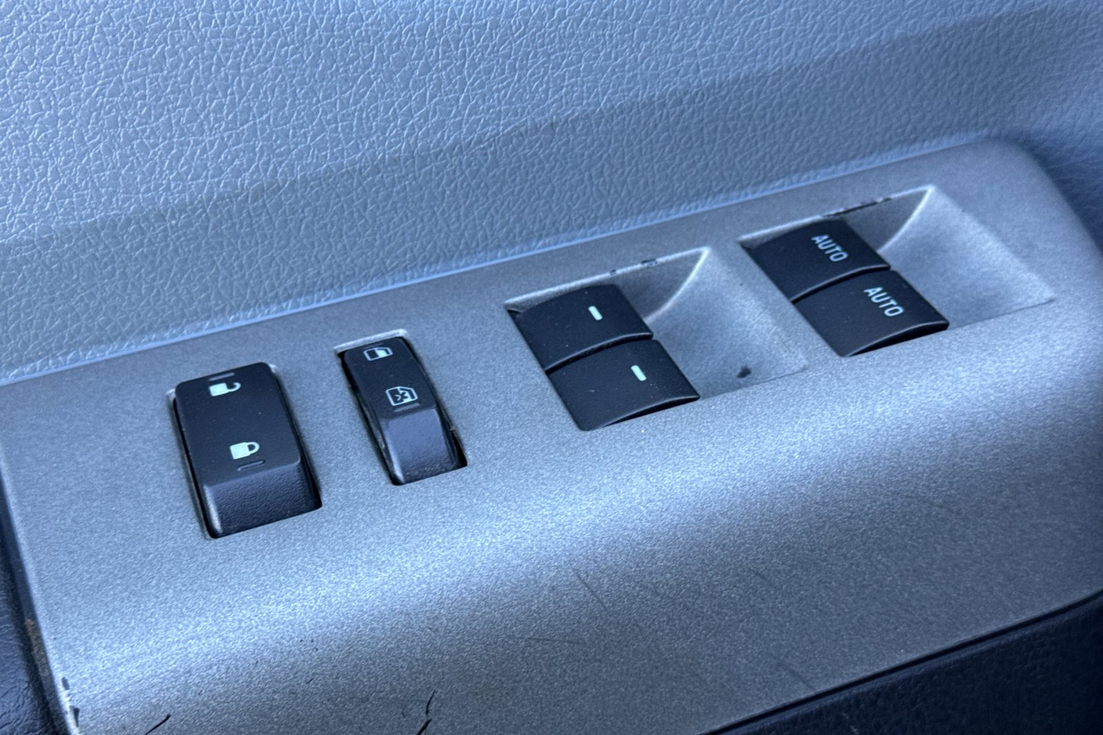 Used 2016 Ingot Silver Ford XLT image 17