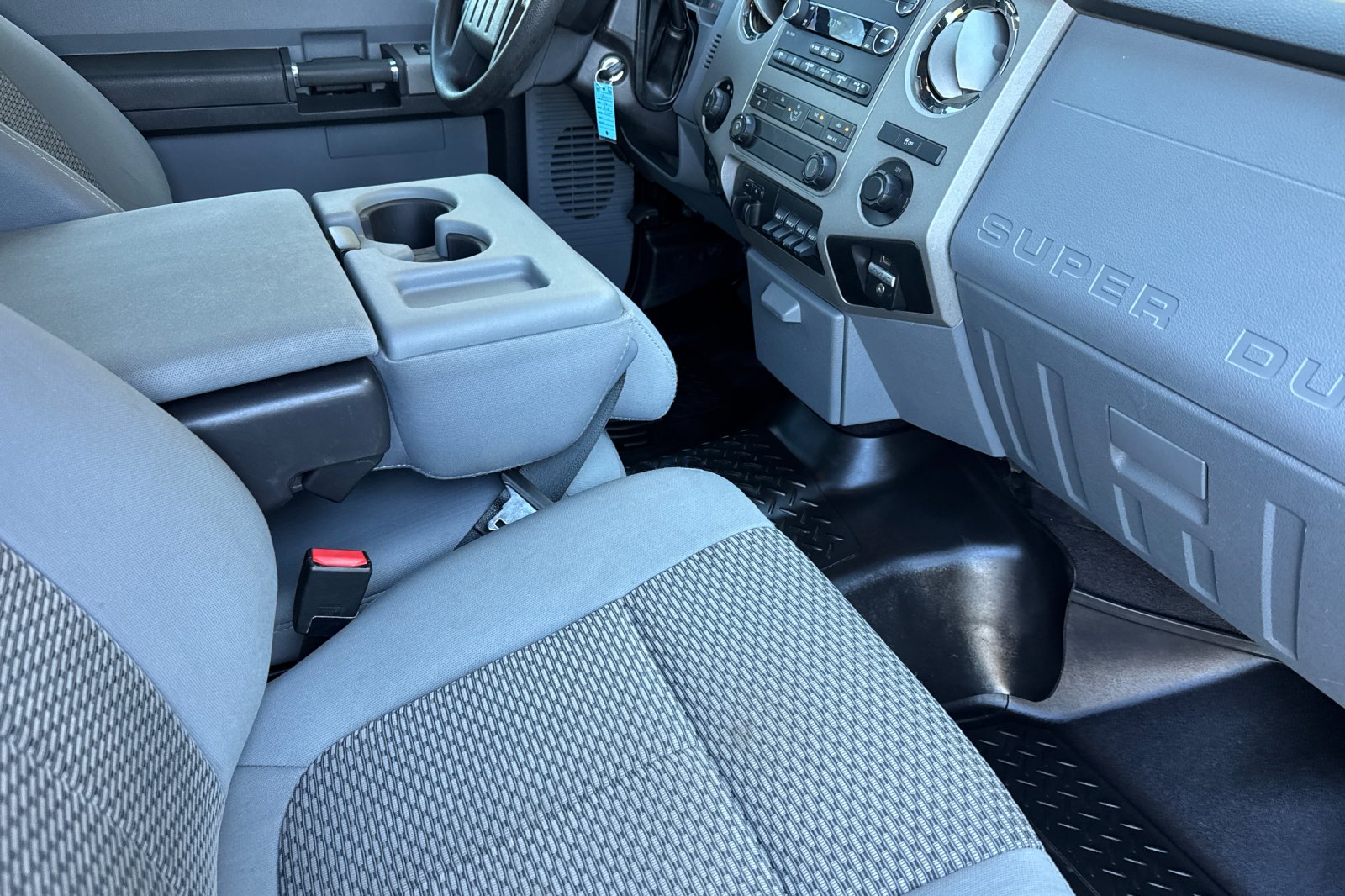 Used 2016 Ingot Silver Ford XLT image 19