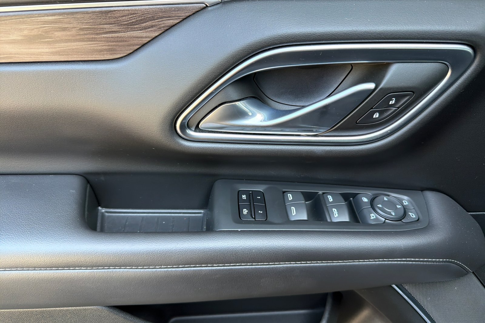 Used 2022 Gray Chevrolet Z71 image 8