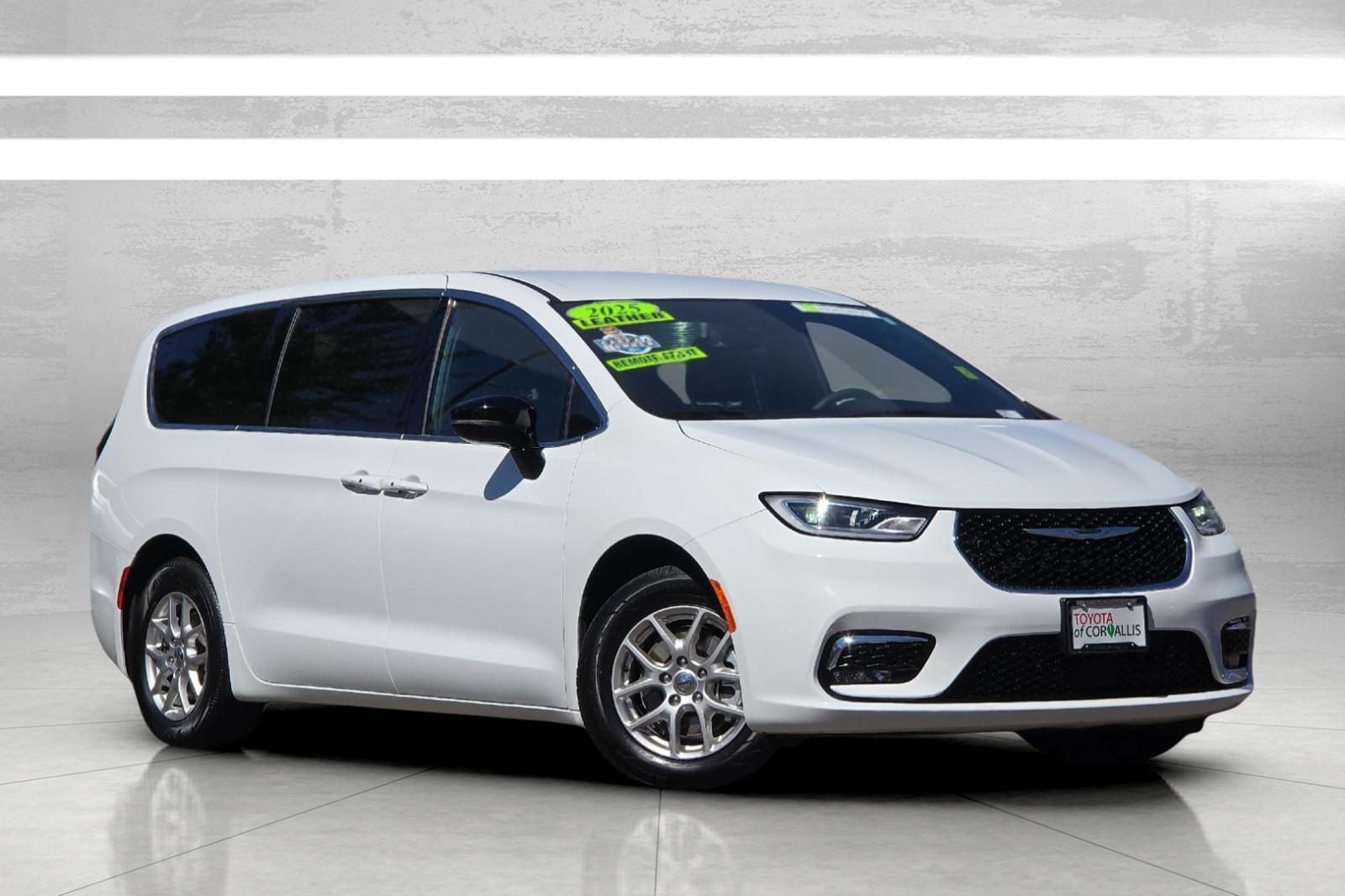 2025 Chrysler Pacifica Select