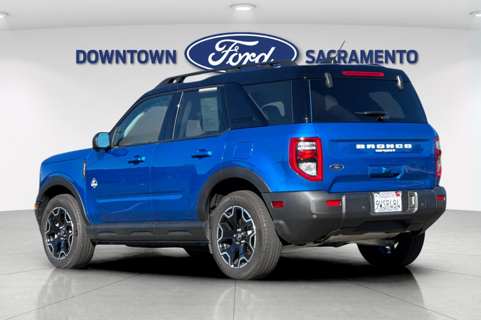 New 2025 Blue Metallic Ford Outer Banks® image 8