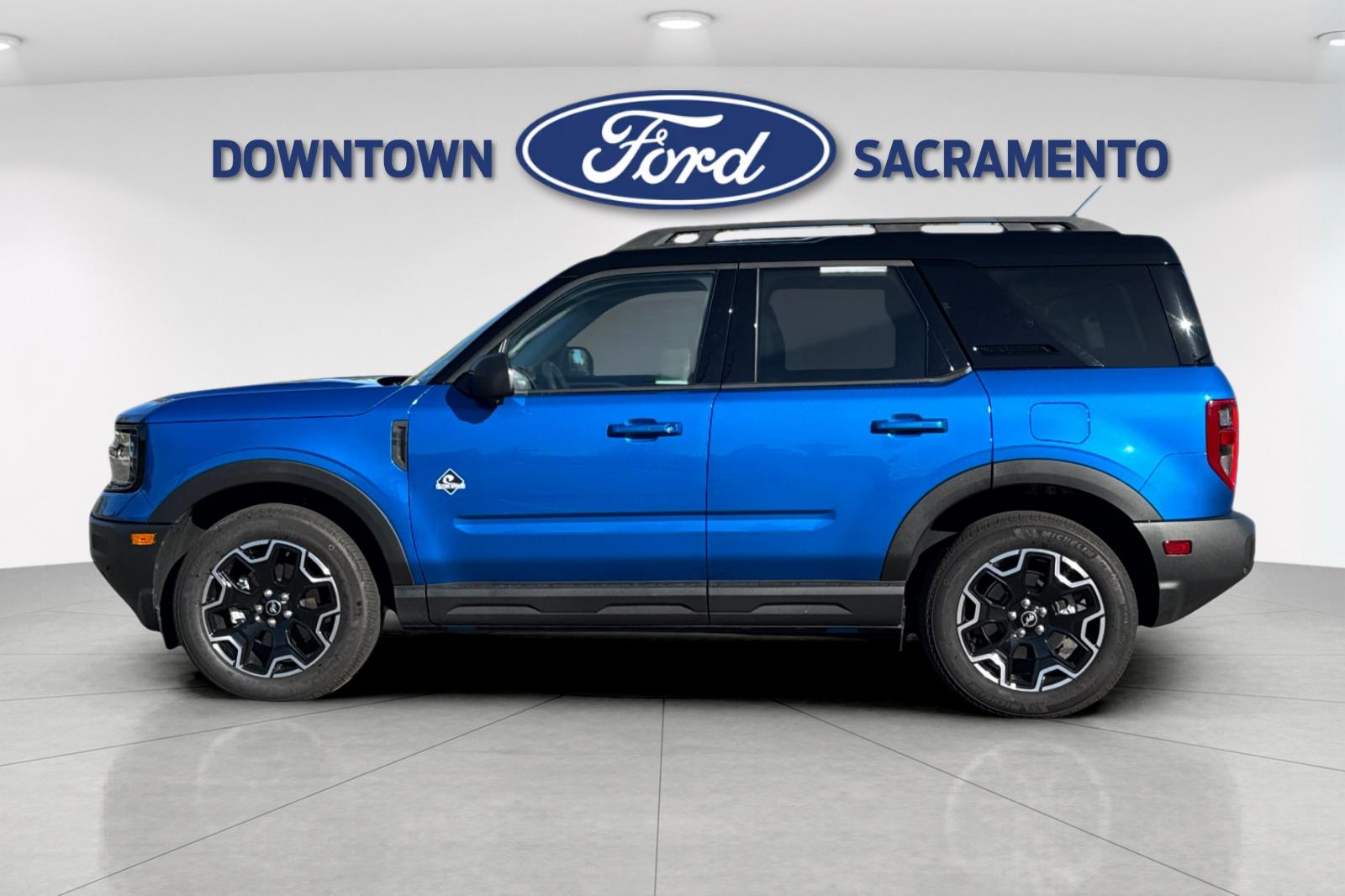 New 2025 Blue Metallic Ford Outer Banks® image 7