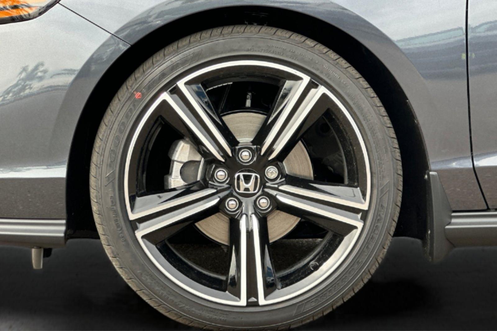 New 2026 Meteorite Gray Metallic Honda SE image 30