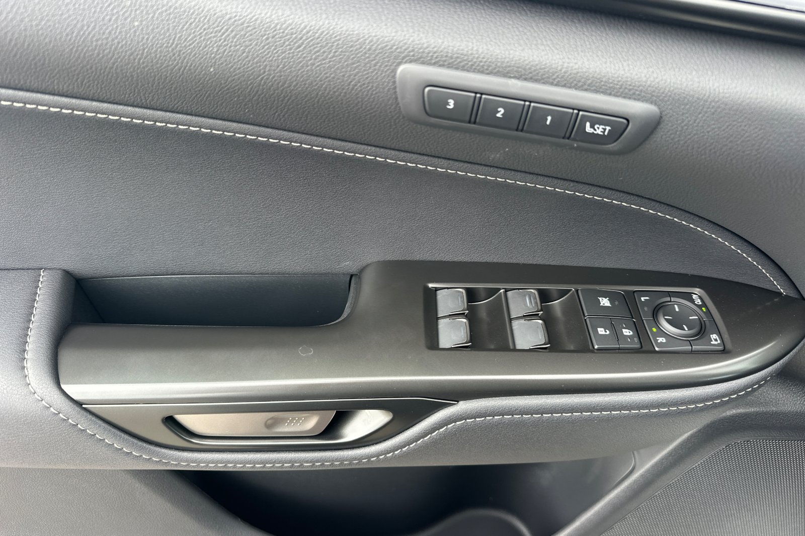 New 2026 Ultra White Lexus NX 450h+ PREMIUM AWD image 11