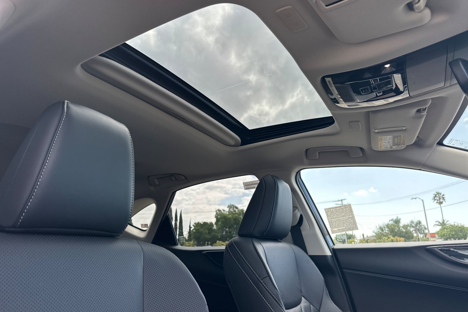 New 2026 Ultra White Lexus NX 450h+ PREMIUM AWD image 18