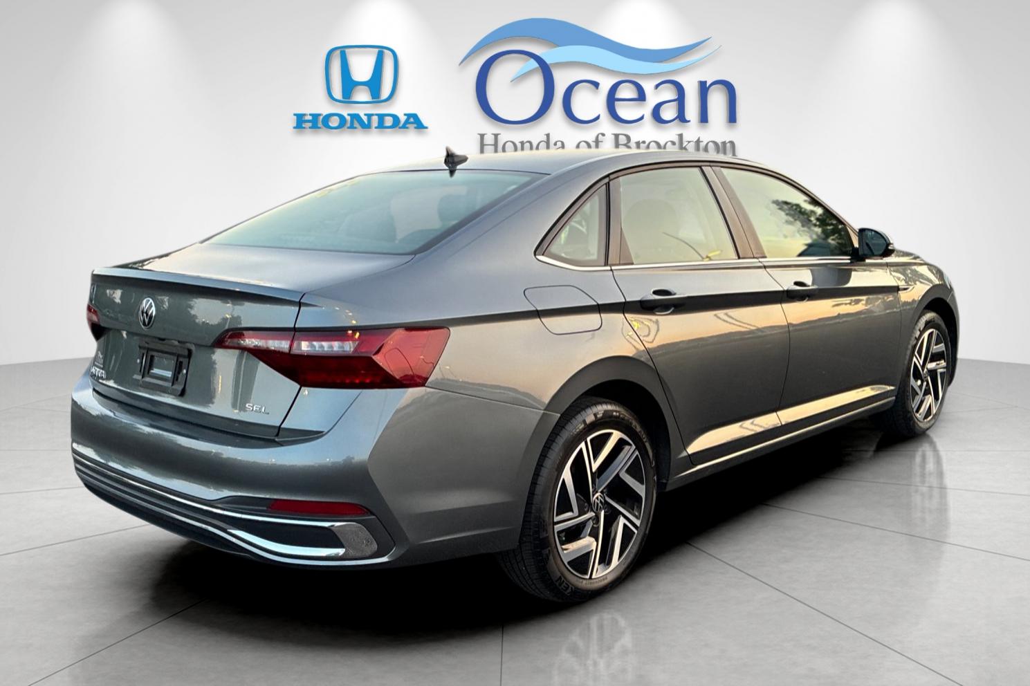 Used 2024 Gray Volkswagen 1.5T SEL image 3