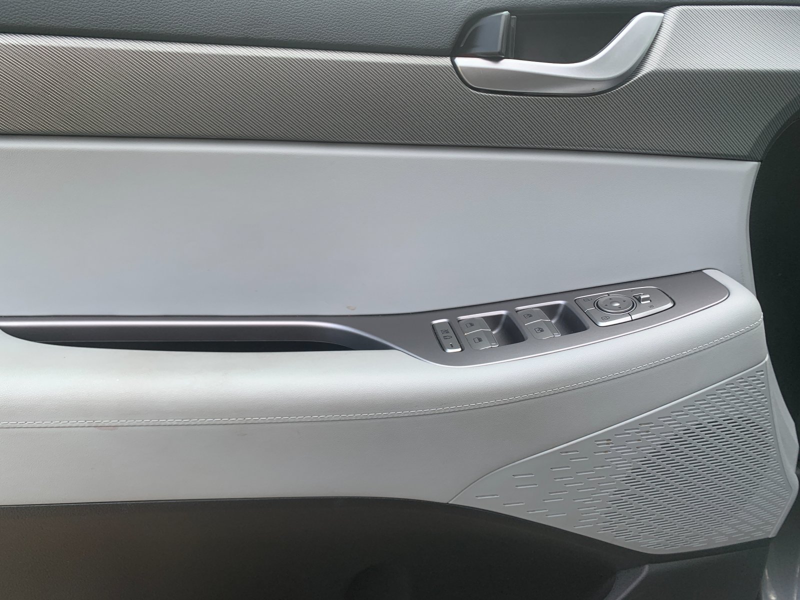 Used 2025 Graphite Hyundai SEL image 13
