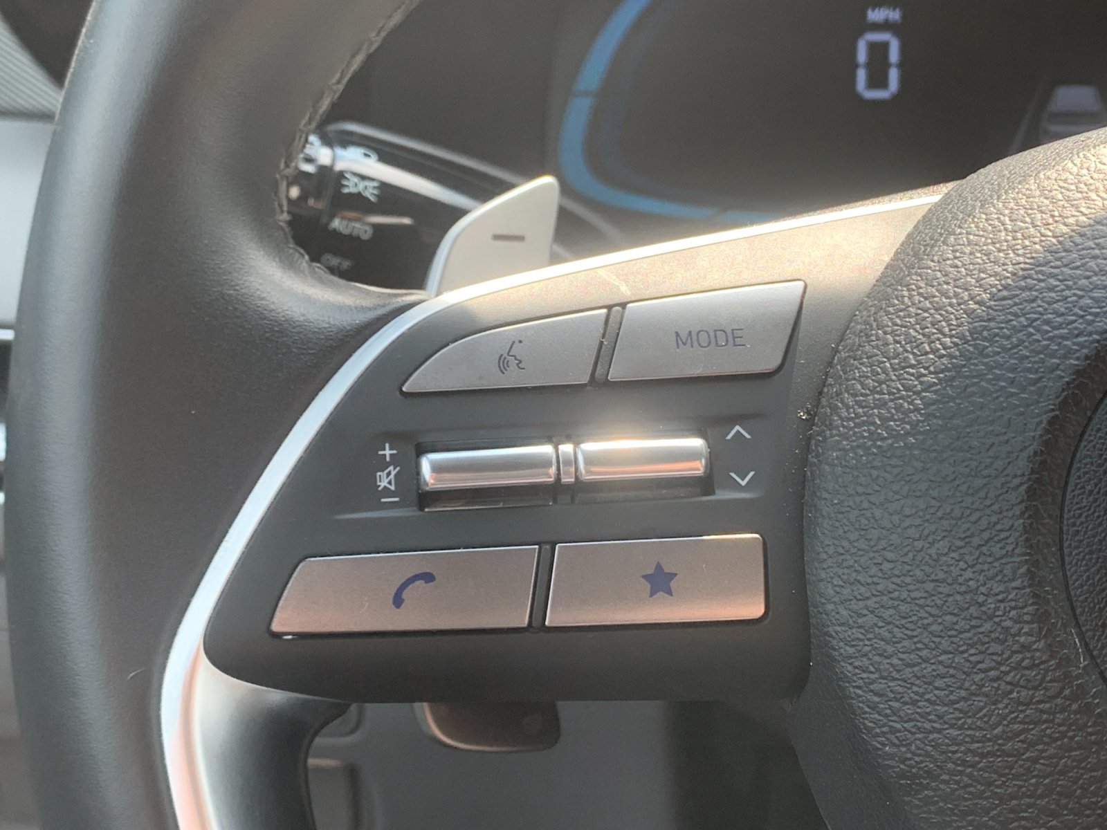 Used 2025 Graphite Hyundai SEL image 30