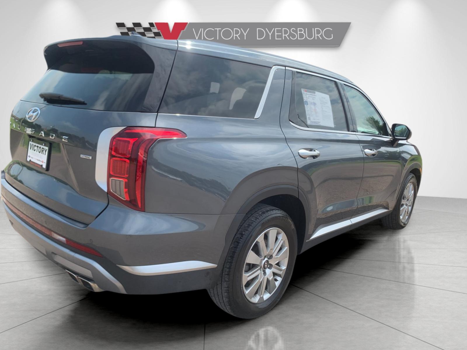 Used 2025 Graphite Hyundai SEL image 4