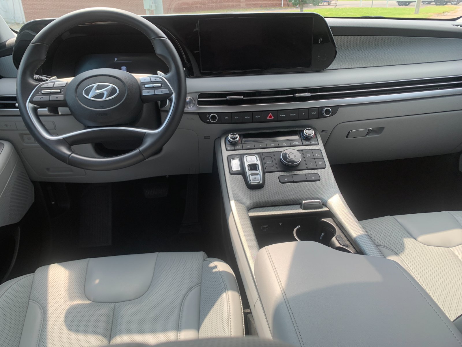 Used 2025 Graphite Hyundai SEL image 17